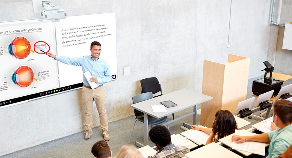 Máy chiếu EPSON EB-982W dễ dàng lắp đặt